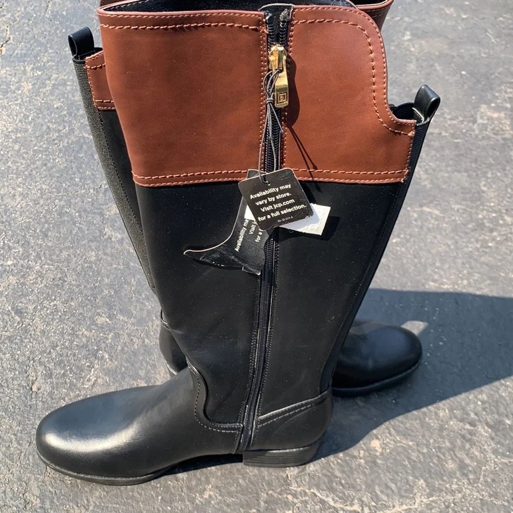 Boots - Picture 2 of 4